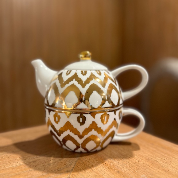 C. Wonder Stackable White & Gold Teapot Limited Edition - Picture 14 of 14
